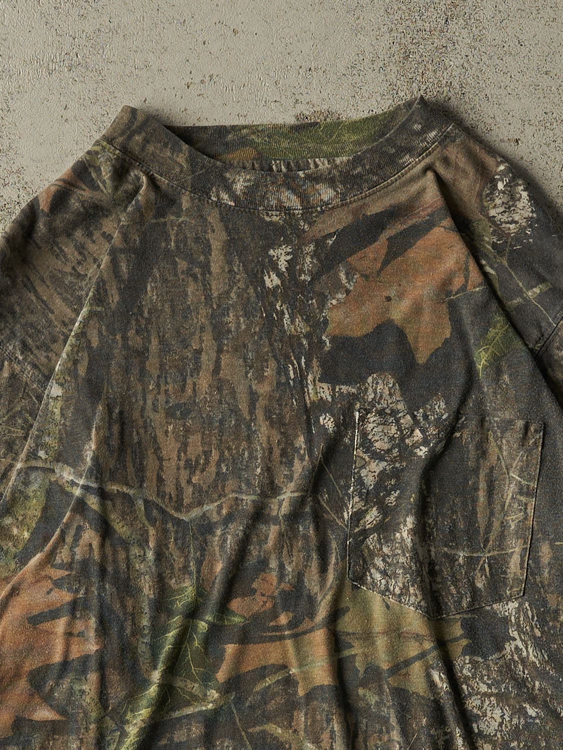 Vintage 90s Camo Mossy Oak Pocket Long Sleeve (L/XL)