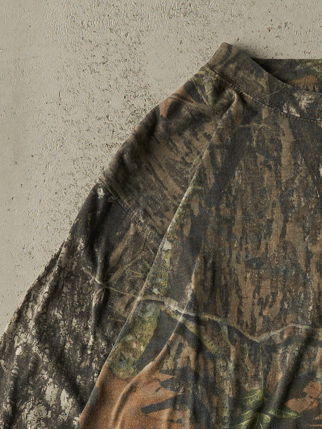 Vintage 90s Camo Mossy Oak Pocket Long Sleeve (L/XL)