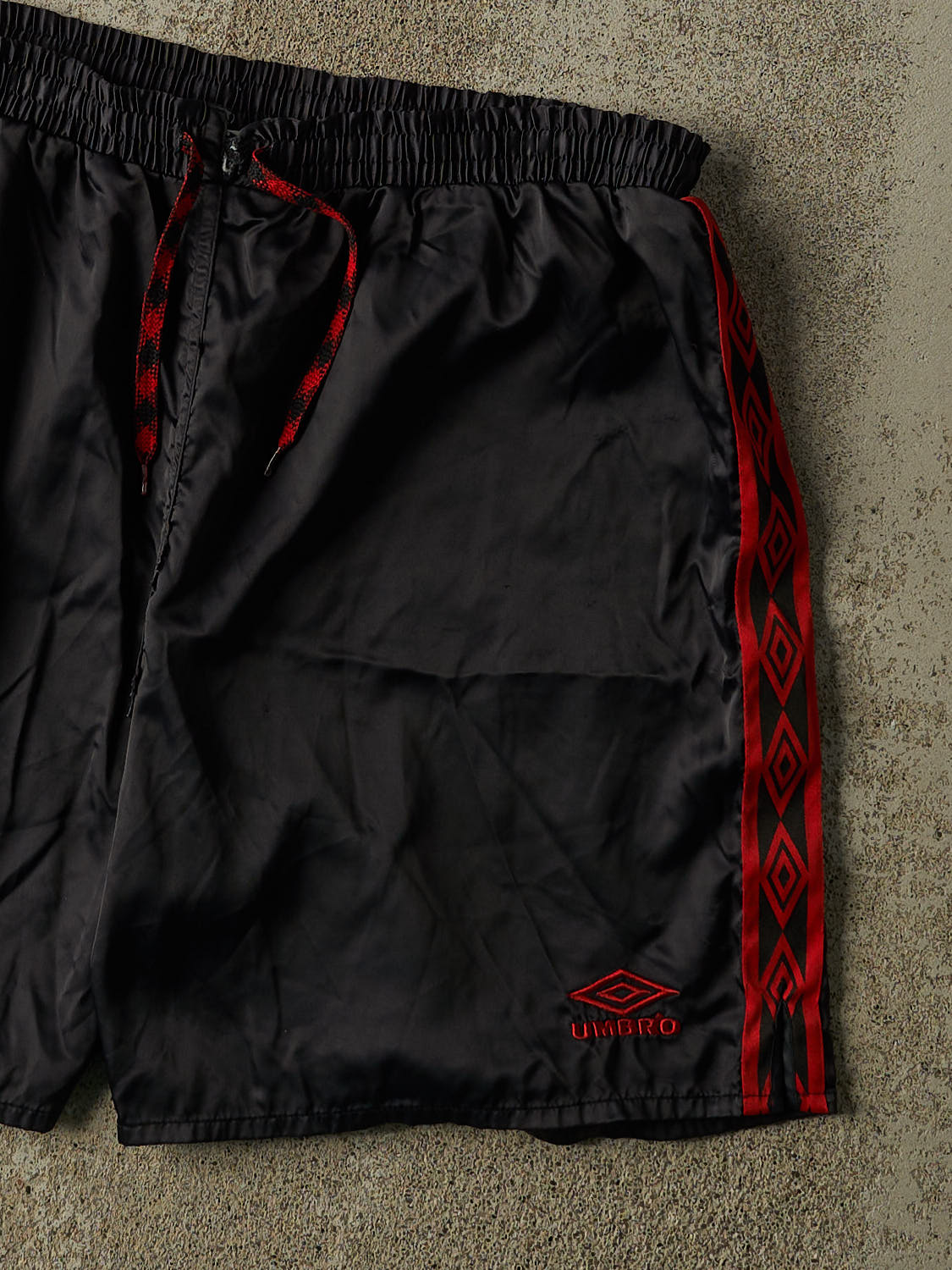 Vintage 90s Black Umbro Track Shorts (33x6)
