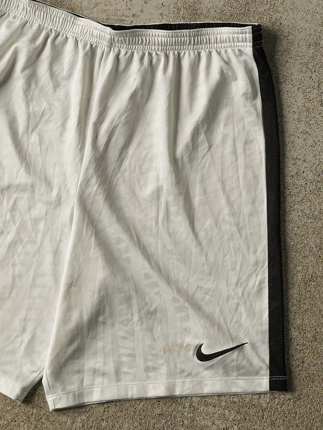 Vintage Y2K White Nike Track Shorts (32x8.5)