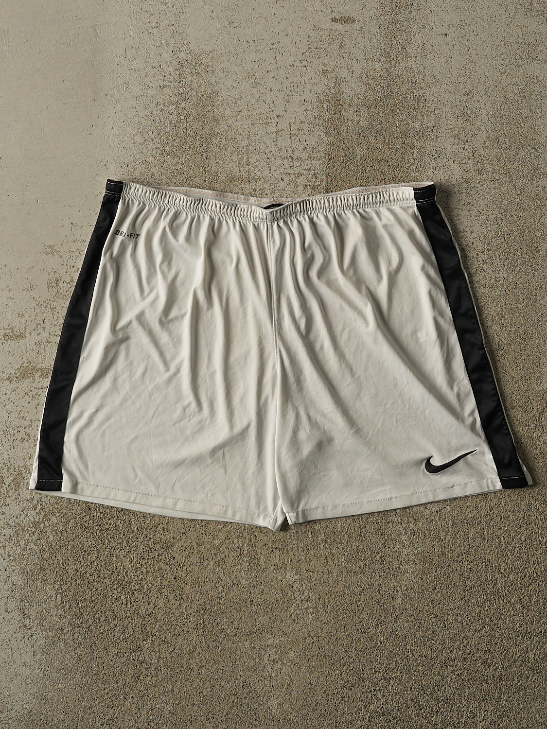 Vintage Y2K White Nike Track Shorts (33x6)