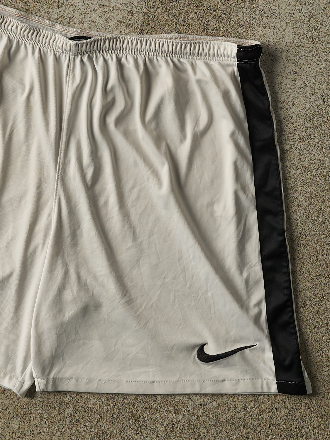 Vintage Y2K White Nike Track Shorts (33x6)