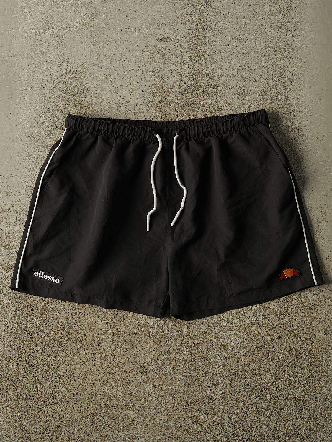 Vintage Y2K Black Ellesse Shorts (34x4)