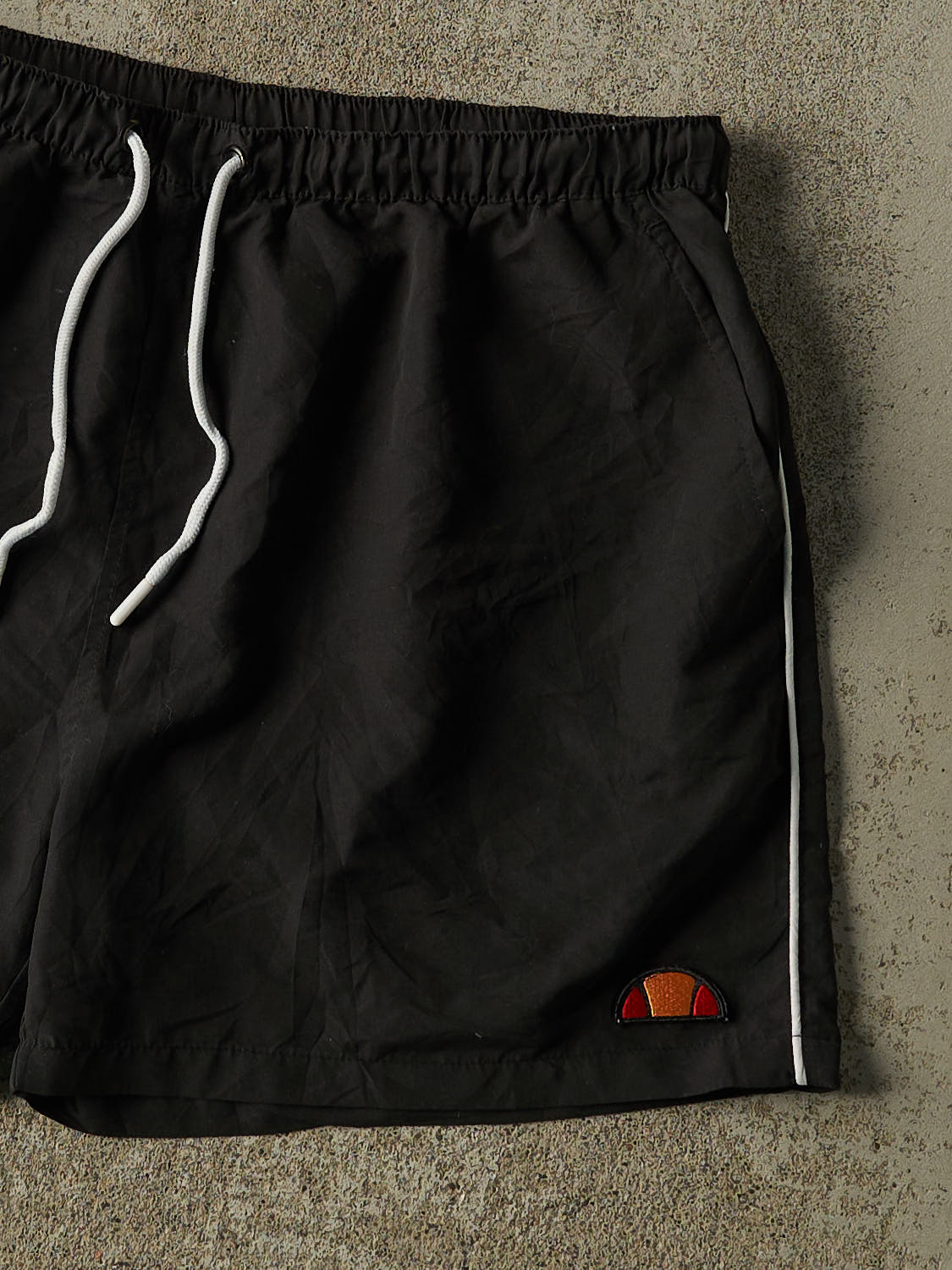 Vintage Y2K Black Ellesse Shorts (34x4)