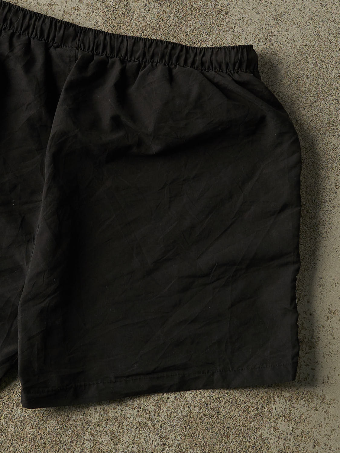 Vintage Y2K Black Ellesse Shorts (34x4)