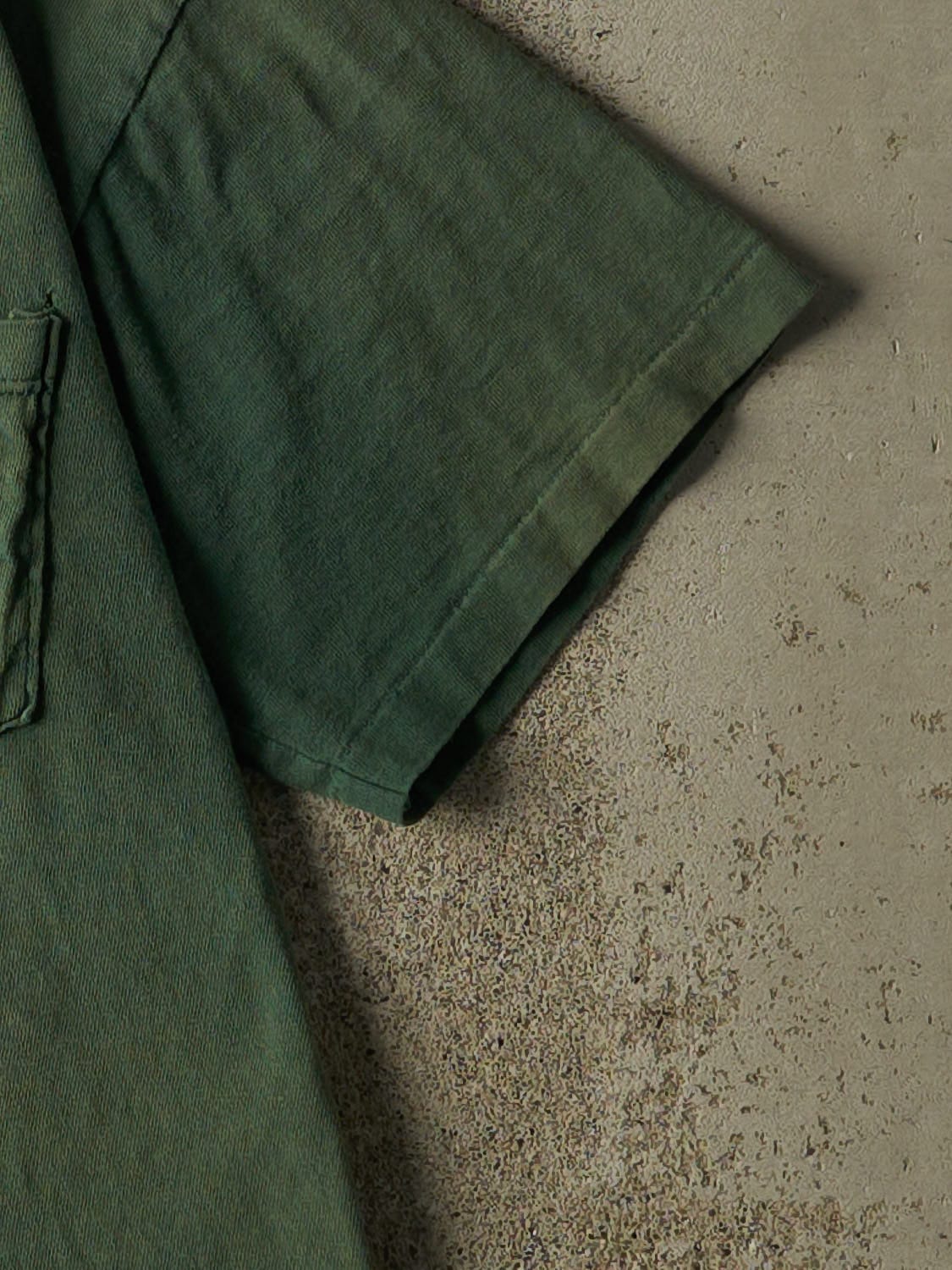 Vintage 80s Sun Faded Green Blank Single Stitch Pocket Tee (M)