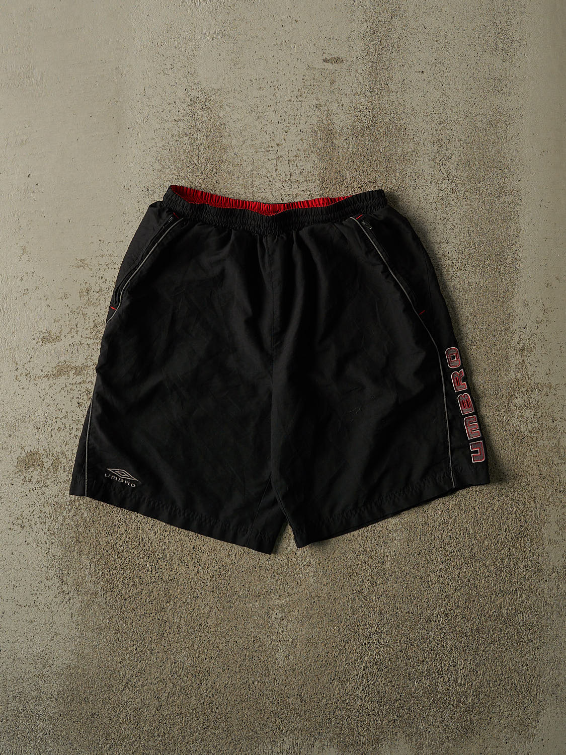 Vintage 90s Black Umbro Shorts (27x9)