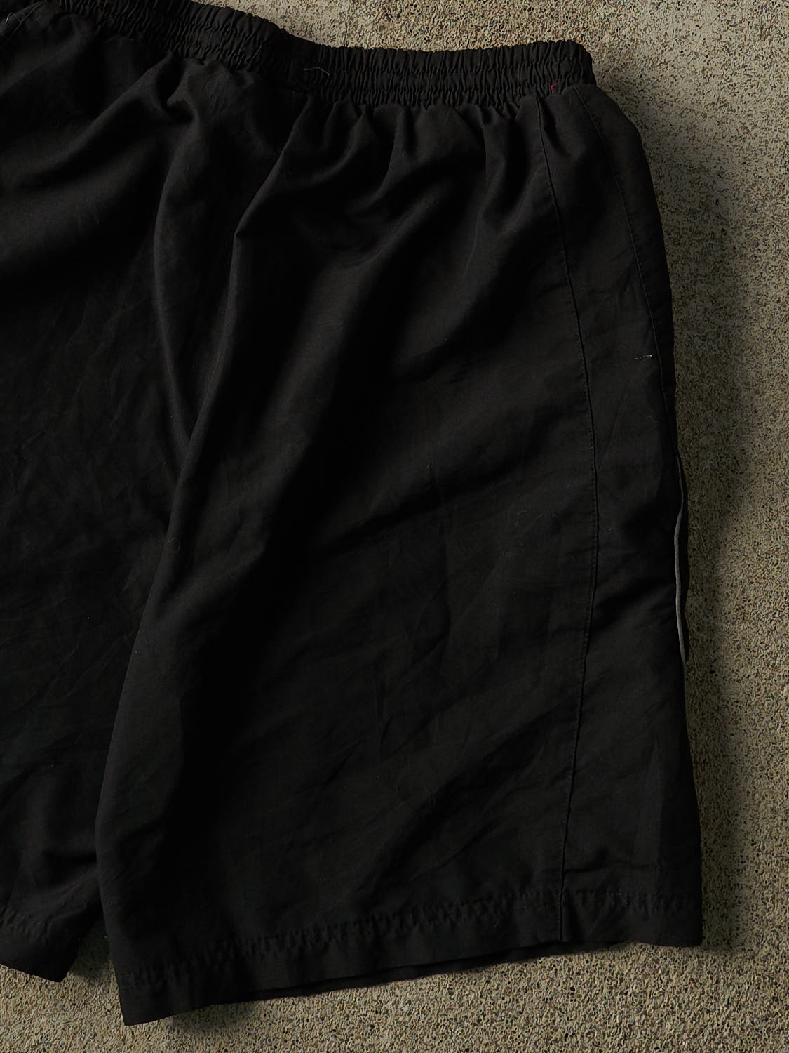 Vintage 90s Black Umbro Shorts (27x9)
