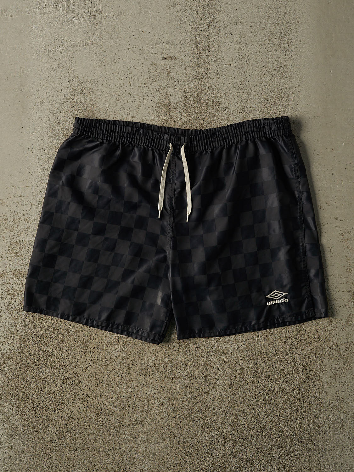 Vintage 90s Black Umbro Track Shorts (38x6)