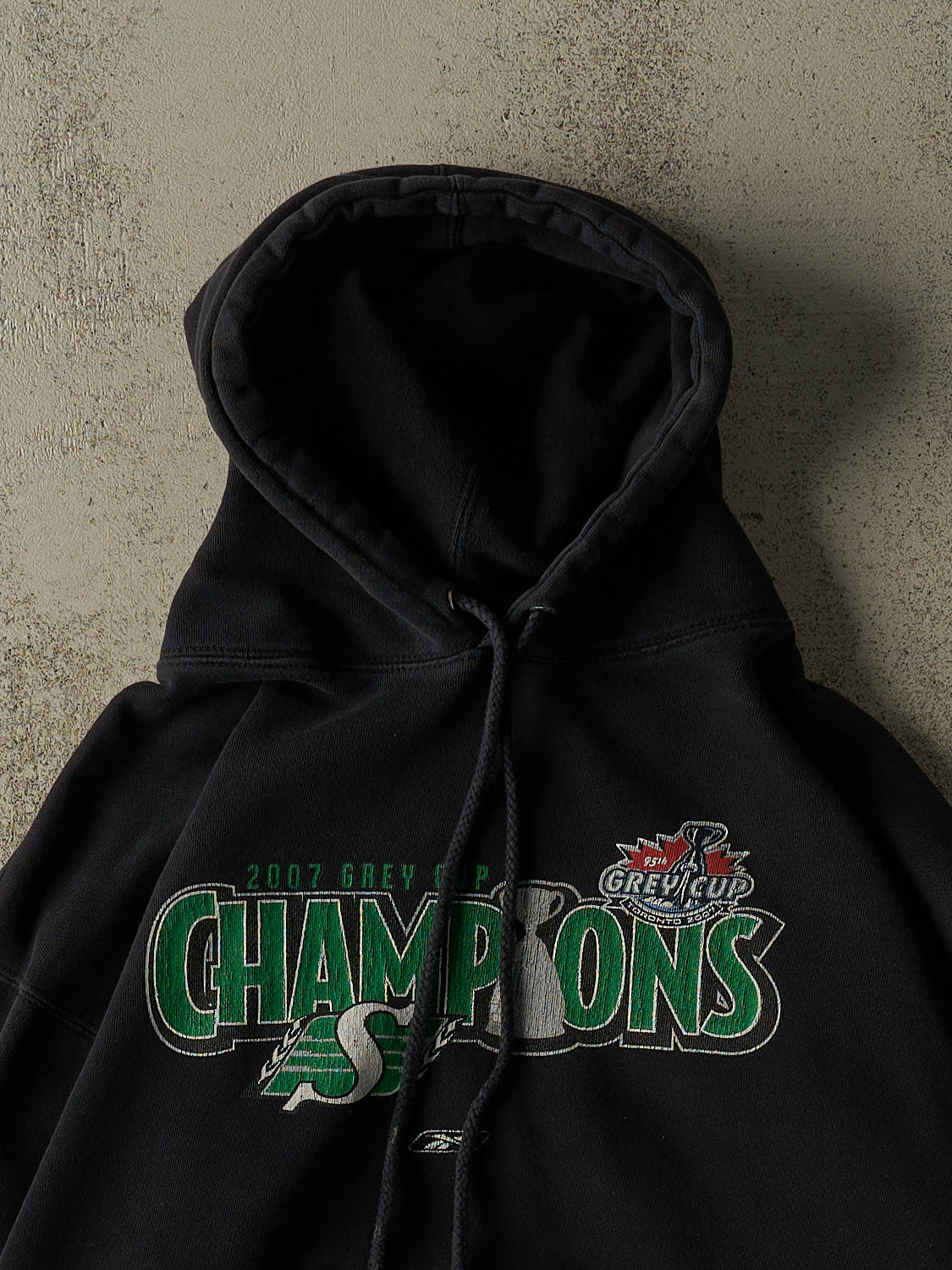 Vintage 07' Faded Black Saskatchewan Roughriders Grey Cup Champions Hoodie (M)