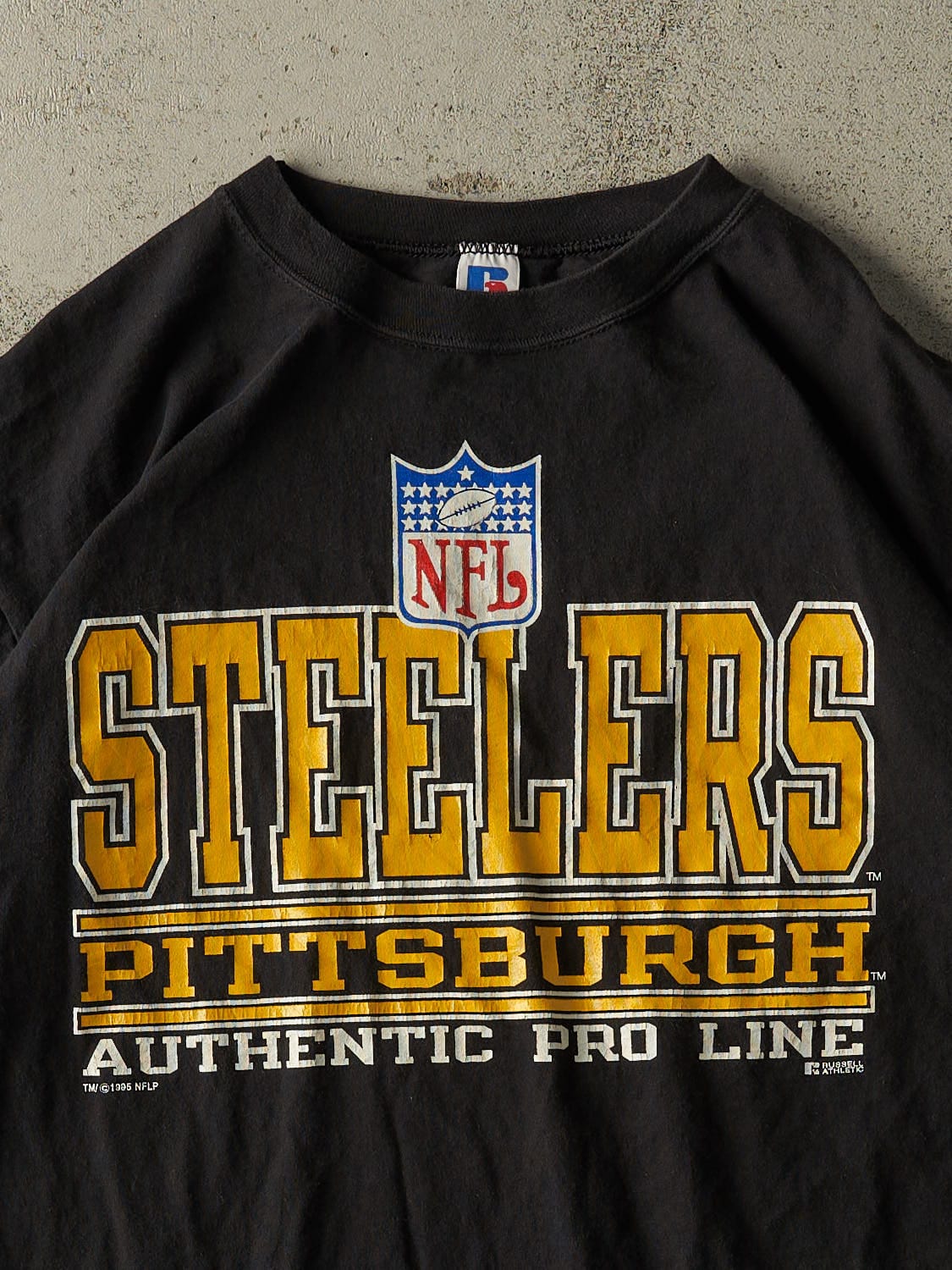 Vintage 95' Black Russell Athletic Pittsburgh Steelers Tee (XL)