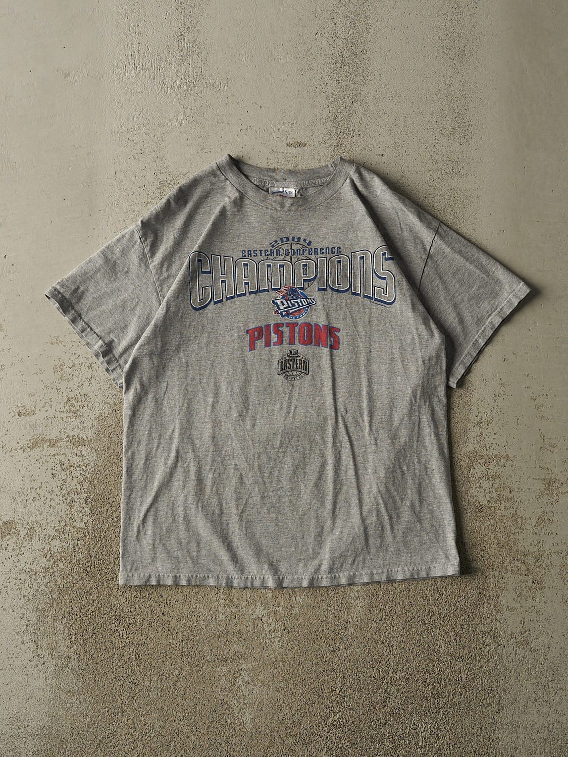 Vintage 04' Grey Detroit Pistons Tee (M/L)