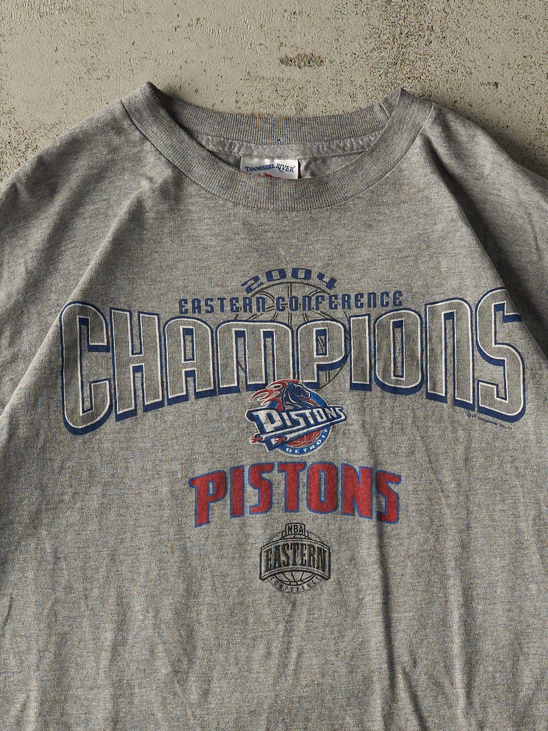 Vintage 04' Grey Detroit Pistons Tee (M/L)