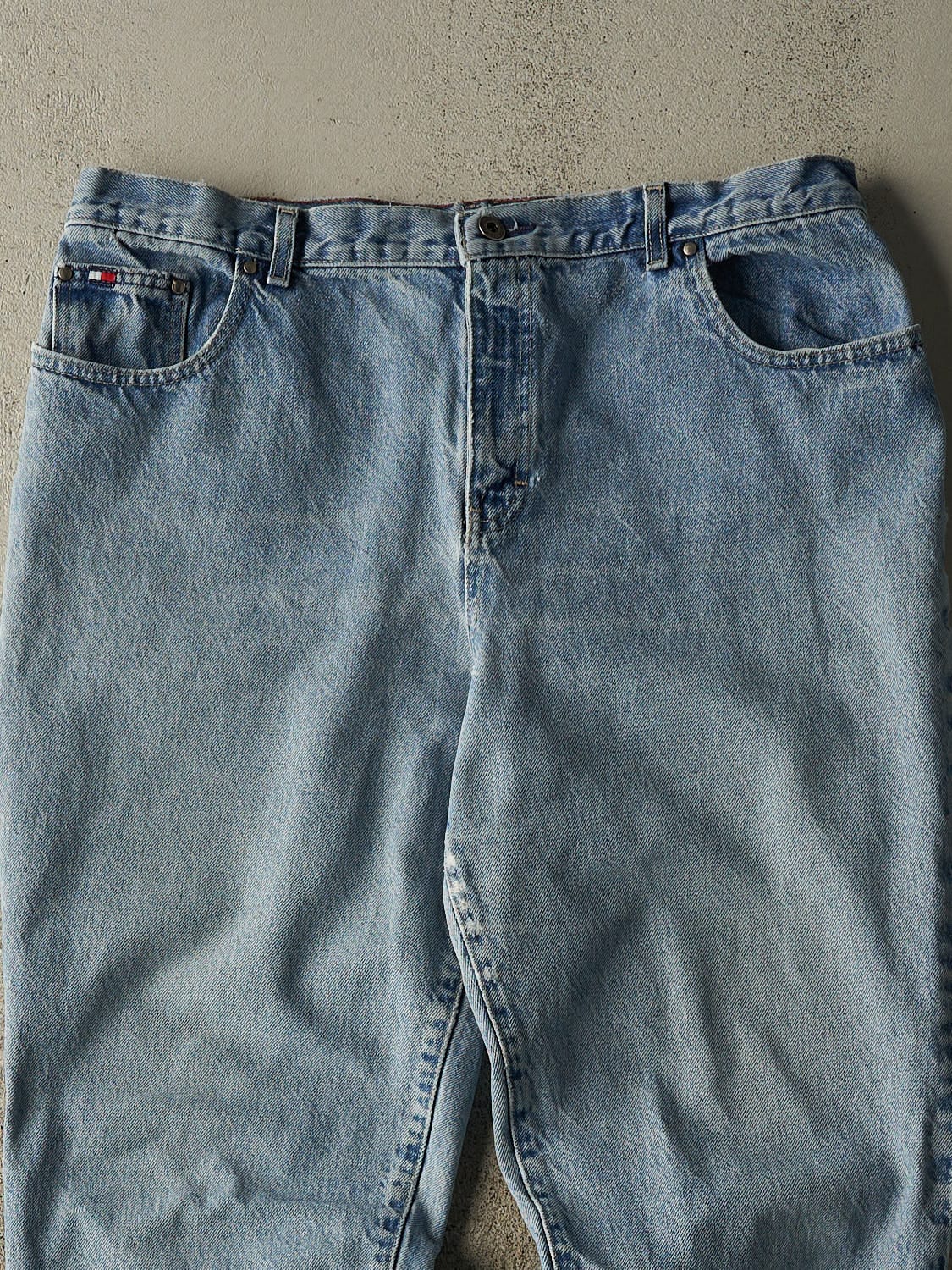 Vintage 90s Light Wash Tommy Hilfiger Jeans (36x28.5)
