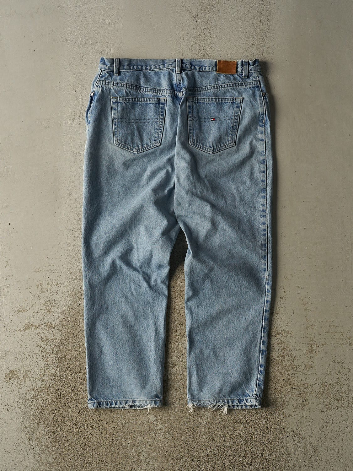 Vintage 90s Light Wash Tommy Hilfiger Jeans (36x28.5)