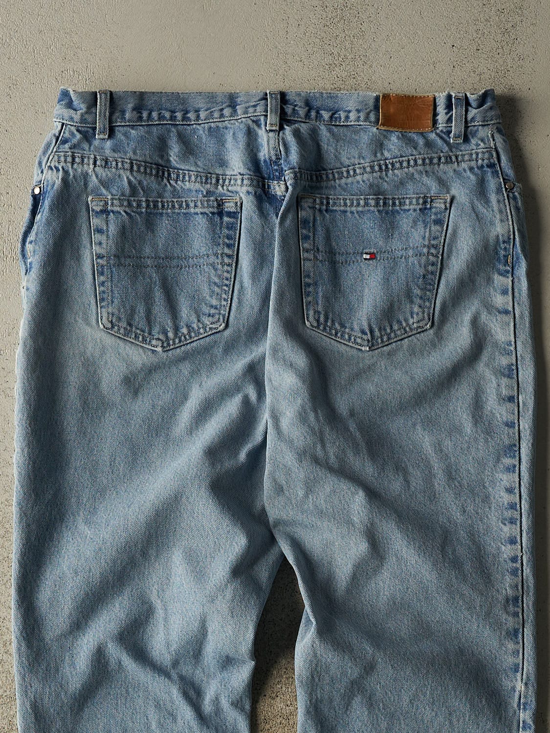 Vintage 90s Light Wash Tommy Hilfiger Jeans (36x28.5)