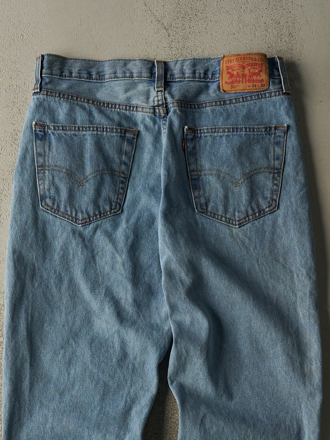 Vintage Y2K Light Wash Levi's 550 Jeans (34x32)
