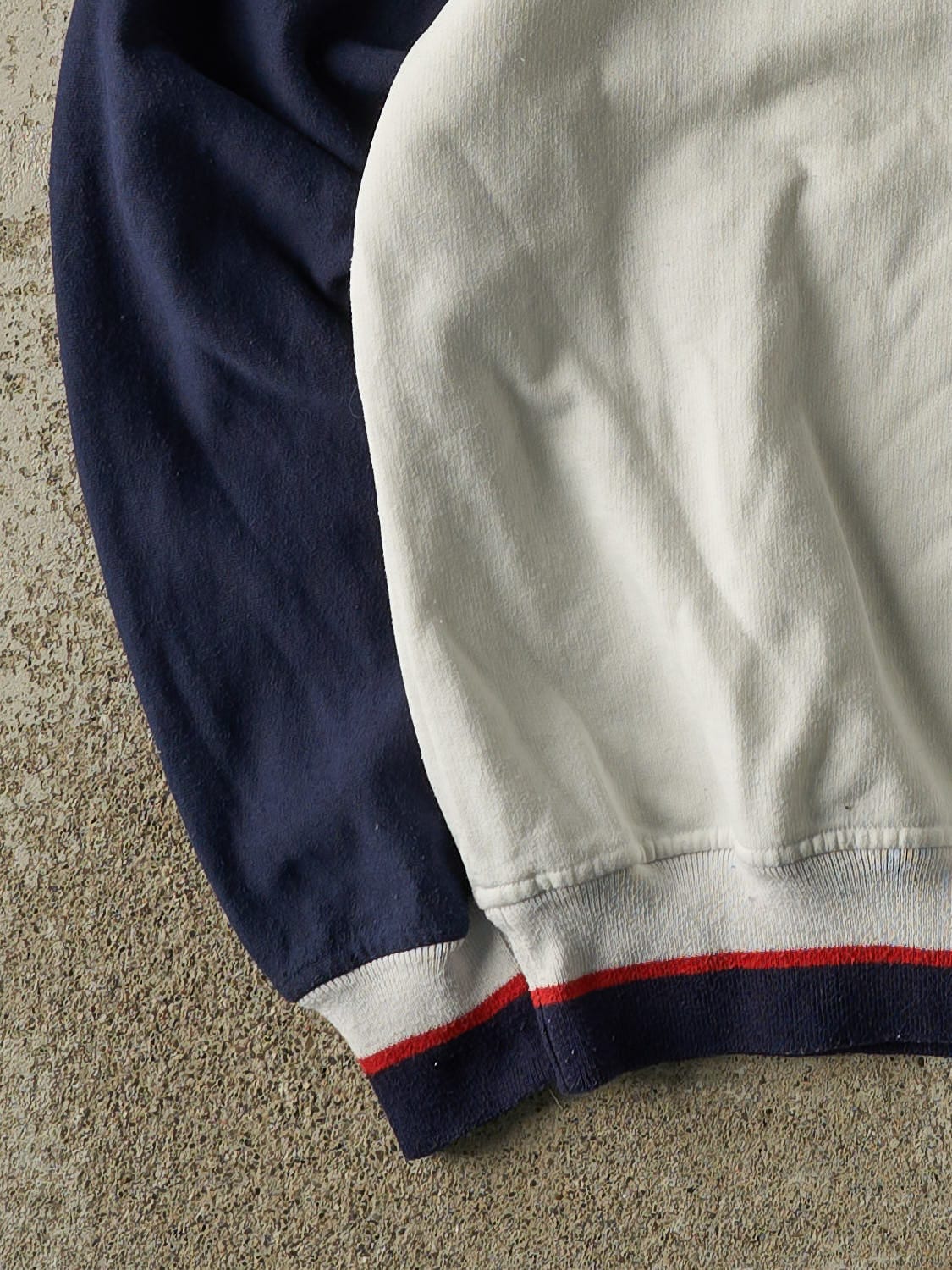 Vintage 80s Navy Blue & White Slide Down Skiing Crewneck (M/L)