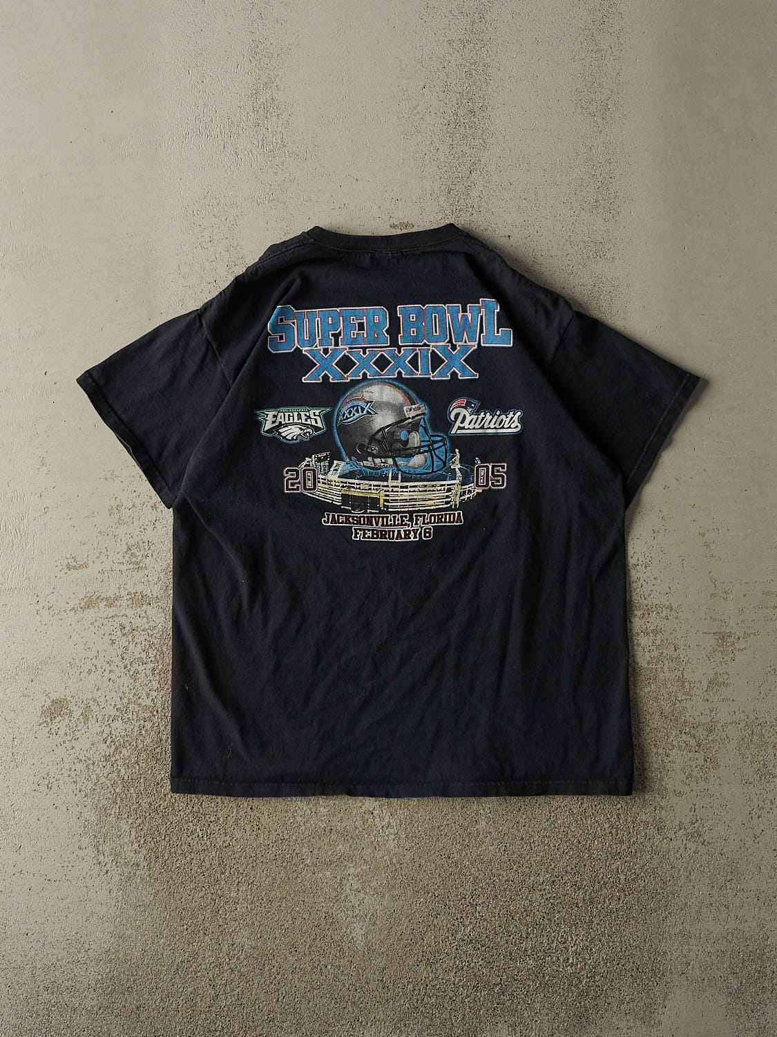 Vintage 05' Black Chelo's Bar and Grill Super Bowl XXXIX Tee (L)