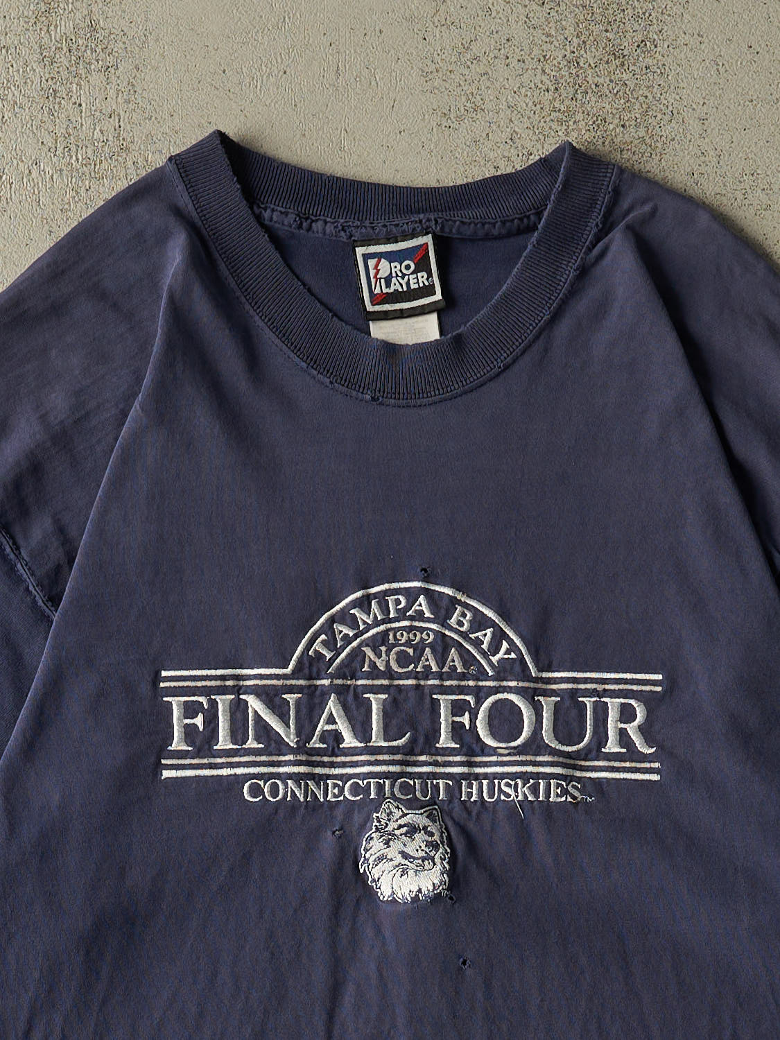 Vintage 99' Navy Blue University of Connecticut Huskies NCAA Final Four Tee (XL/XXL)