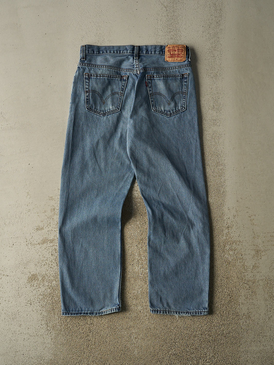 Vintage Y2K Mid Wash Levi's Jeans (32x29)
