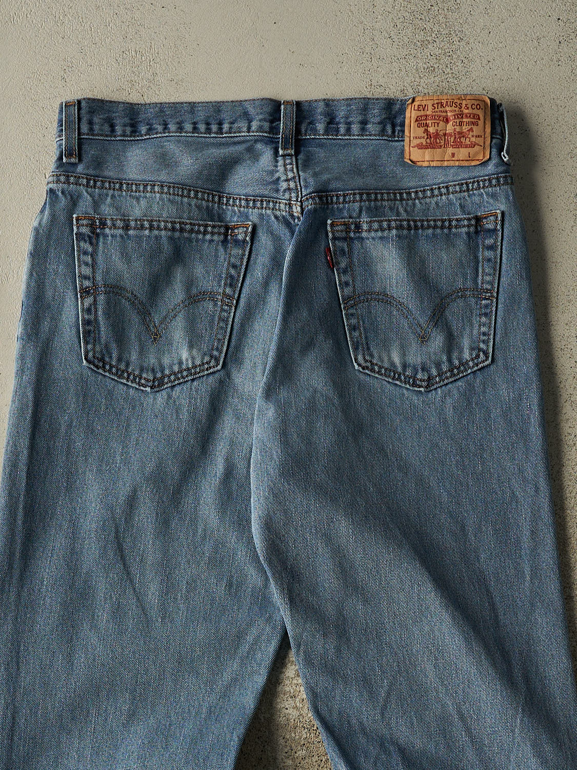 Vintage Y2K Mid Wash Levi's Jeans (32x29)