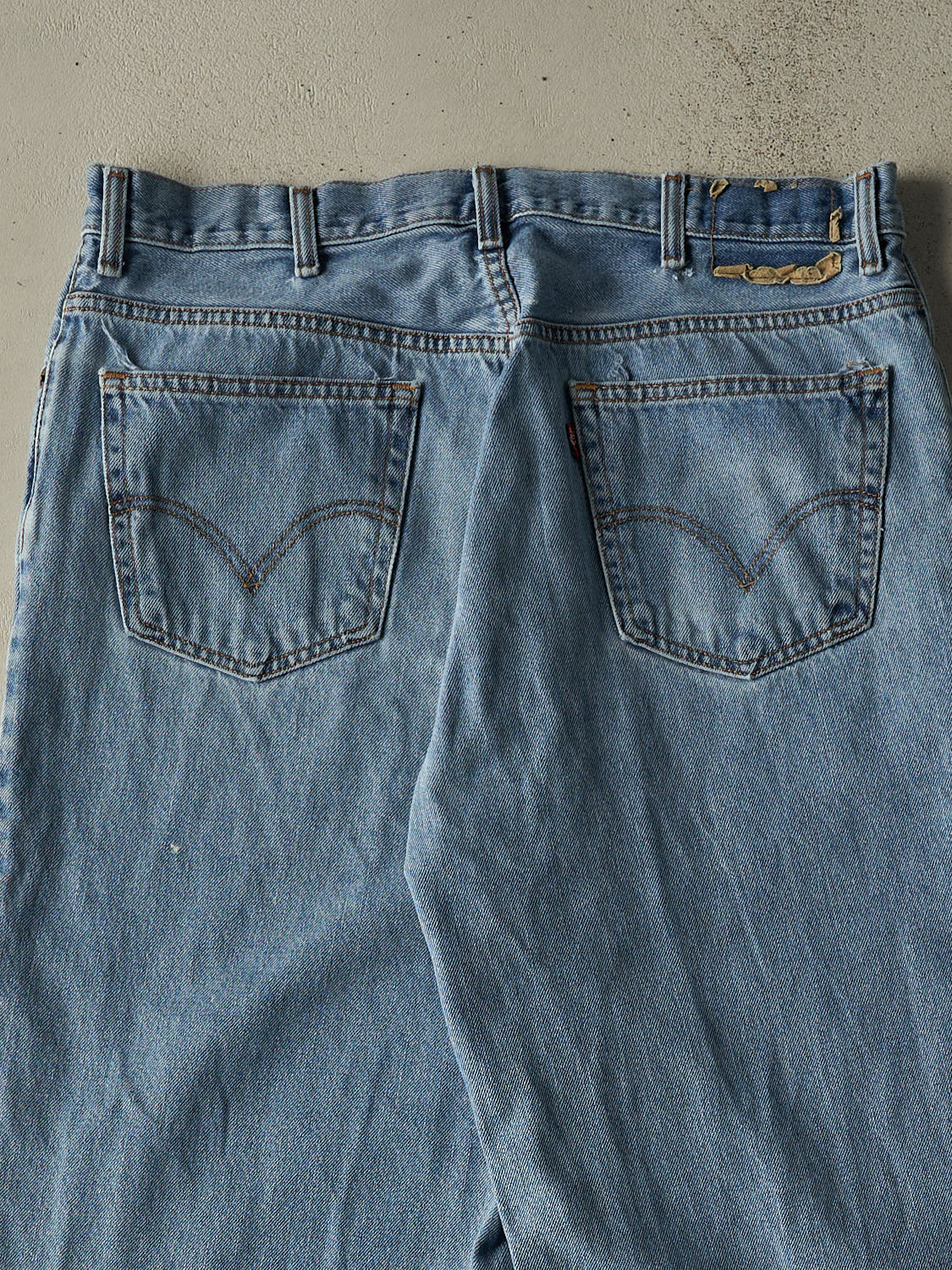 Vintage 90s Mid Wash Levi's 560 Jeans (37x33)