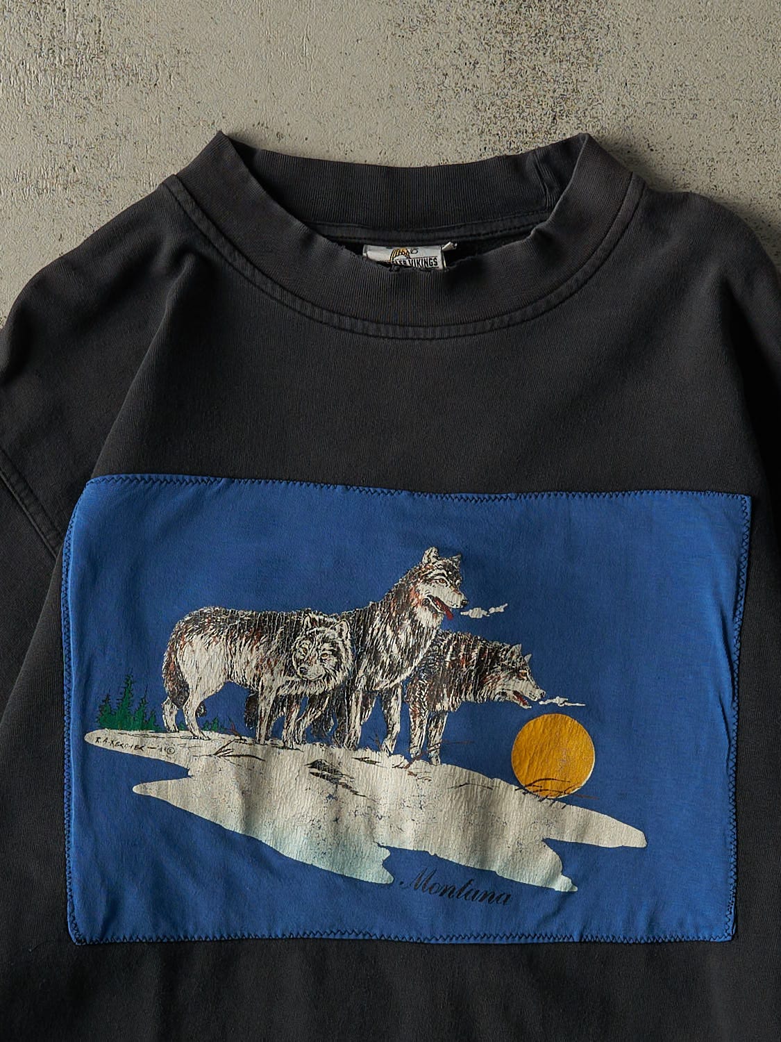 Vintage 90s Faded Black Montana Wolf Crewneck (L/XL)