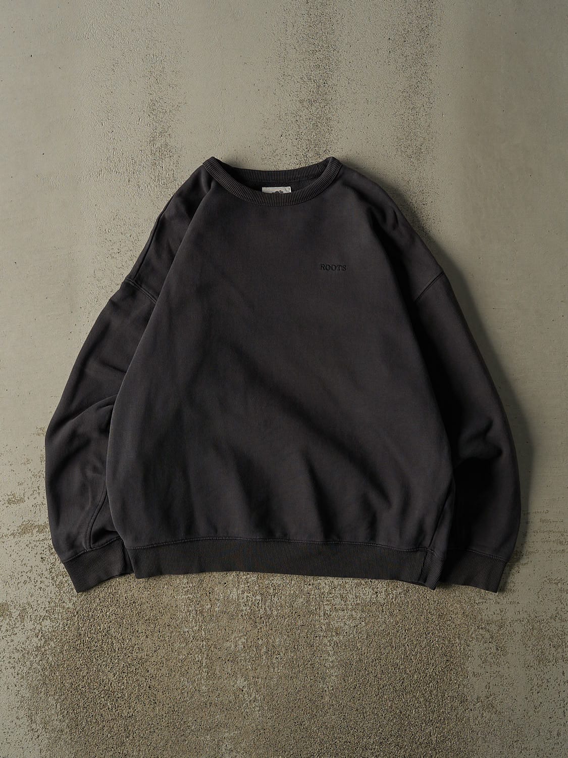 Vintage Y2K Charcoal Grey Roots Embroidered Crewneck (L/XL)