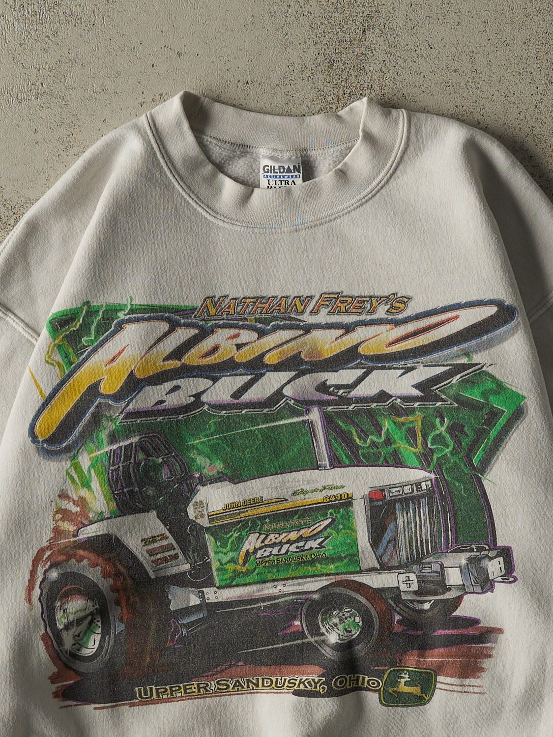 Vintage Y2K Beige John Deere Nathan Frey's Tractor Crewneck (M)