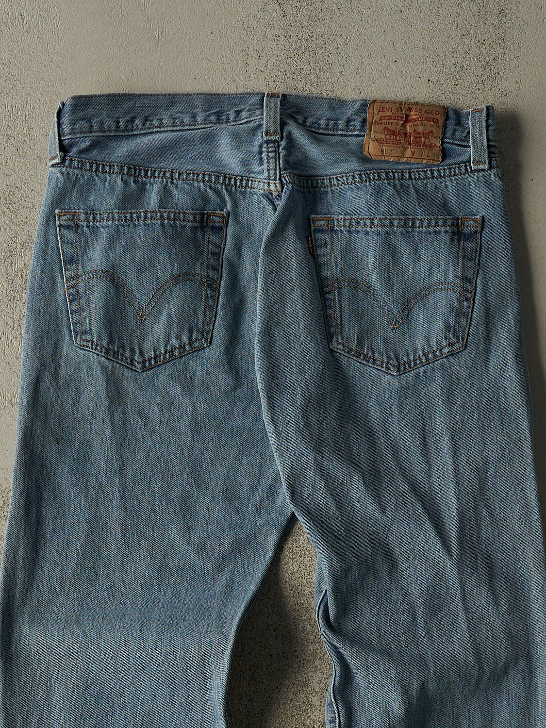 Vintage Y2K Mid Wash Levi's 501 Jeans (32x32)
