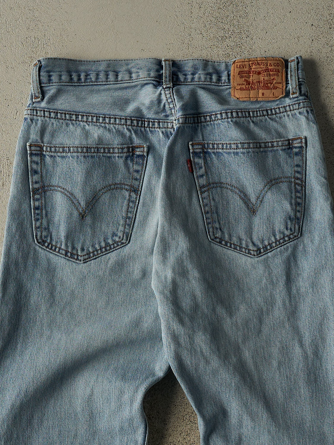Vintage Y2K Light Wash Levi's Jeans (30x28.5)