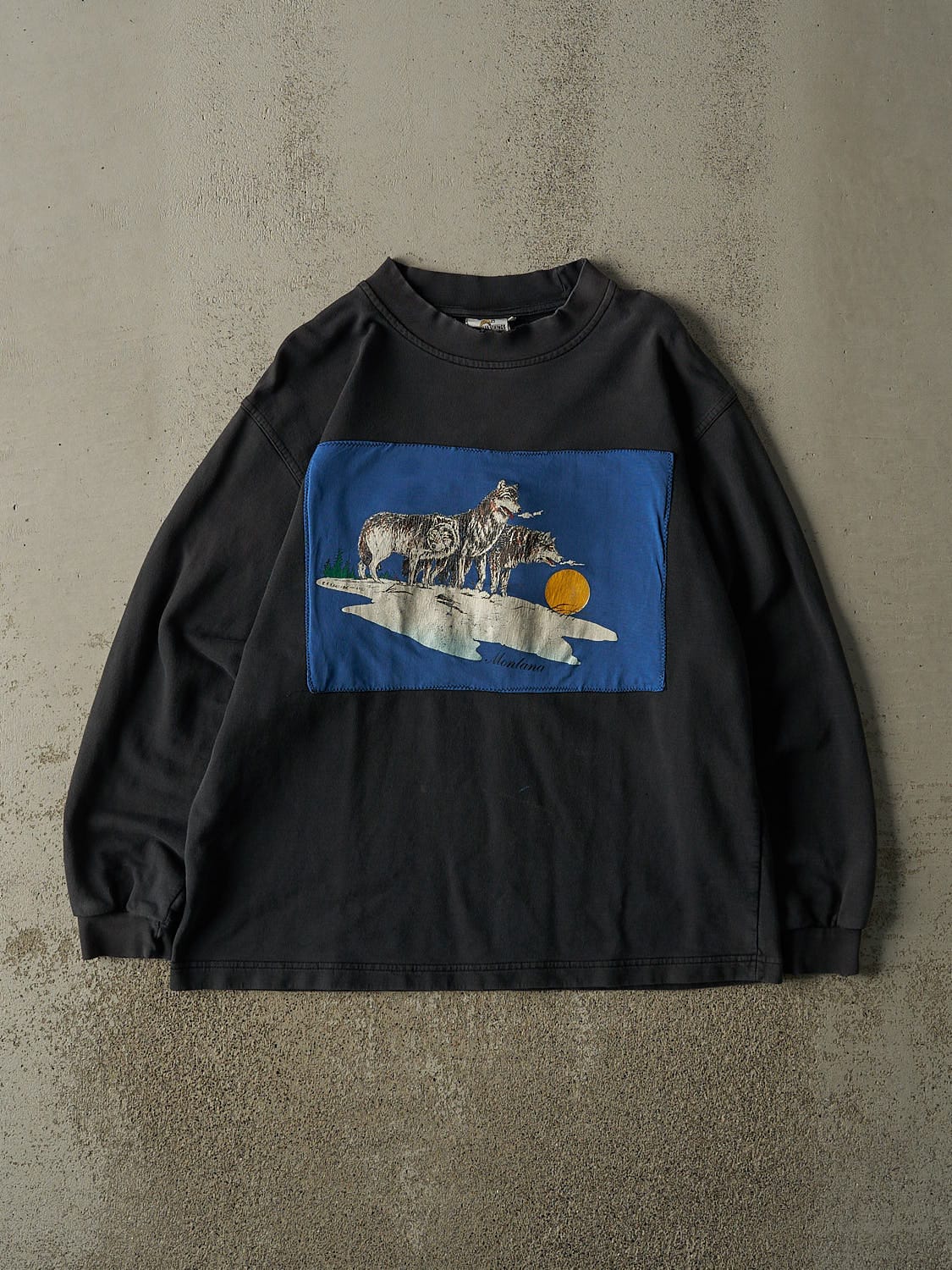Vintage 90s Faded Black Montana Wolf Crewneck (L/XL)