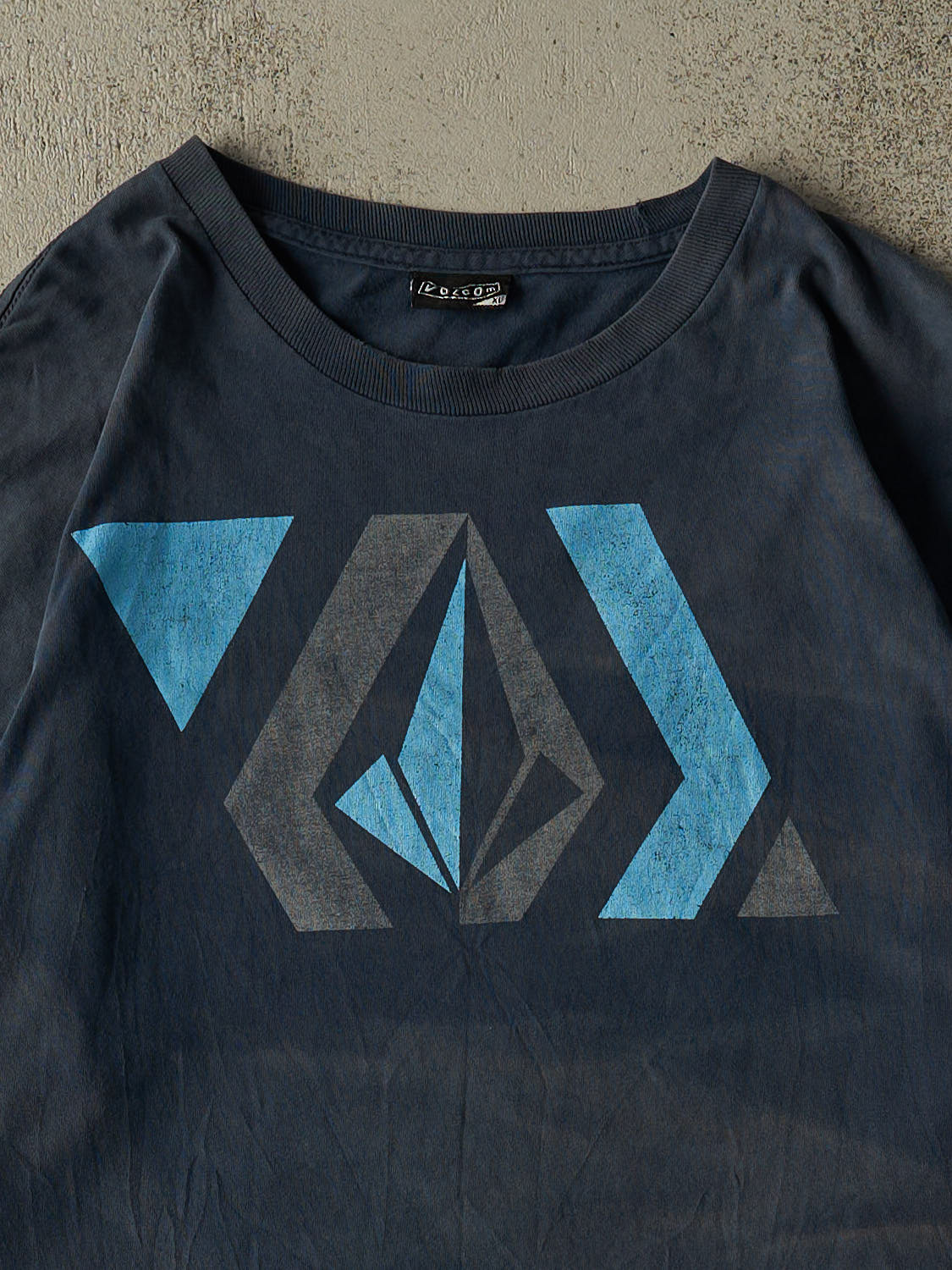 Vintage Y2K Sun Faded Navy Volcom Tee (L/XL)