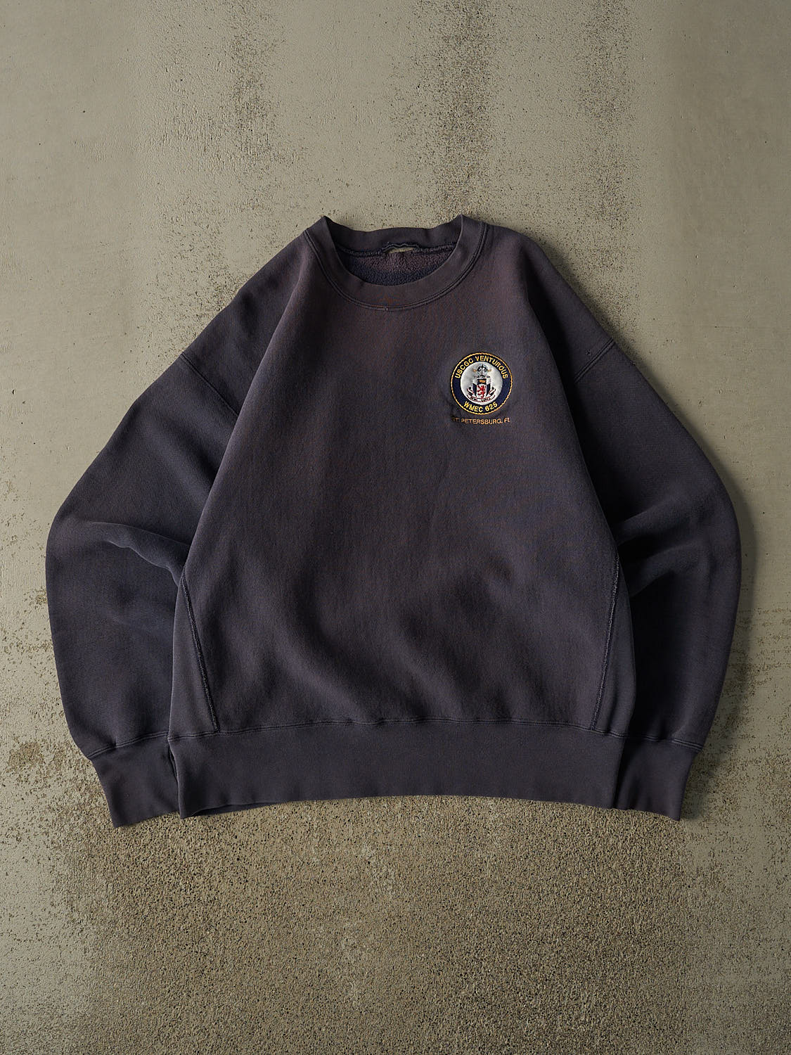 Vintage 90s Sun Faded Navy USCGC Embroidered Crewneck (L/XL)