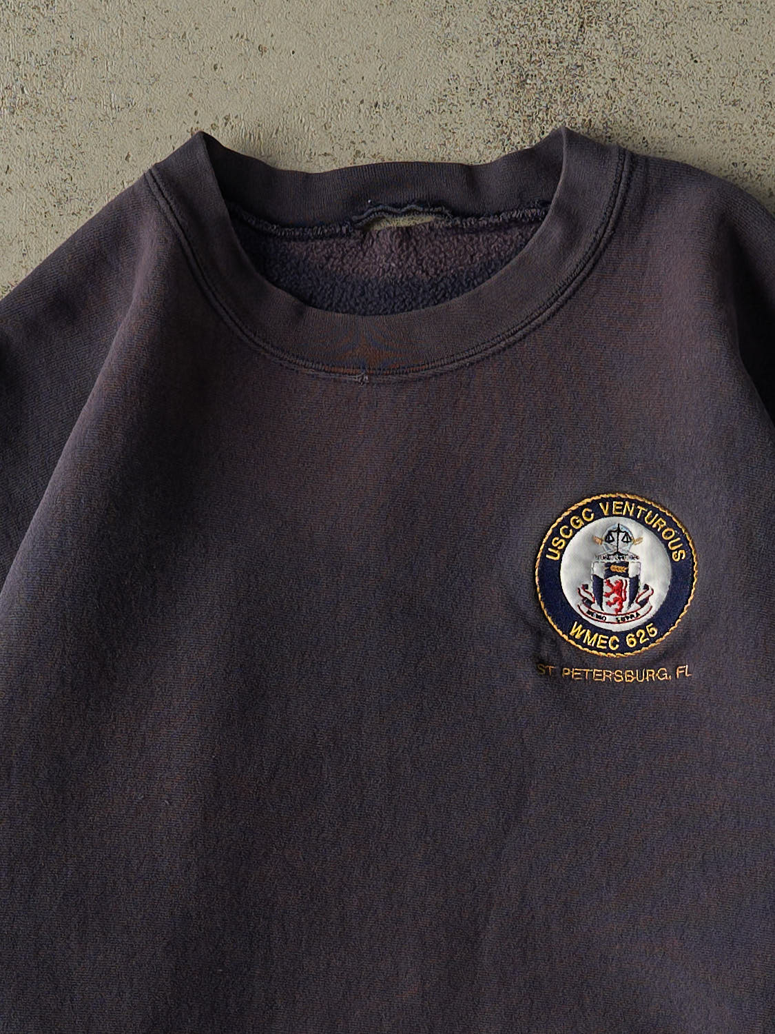 Vintage 90s Sun Faded Navy USCGC Embroidered Crewneck (L/XL)