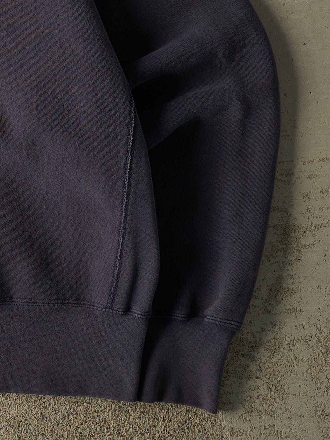 Vintage 90s Sun Faded Navy USCGC Embroidered Crewneck (L/XL)