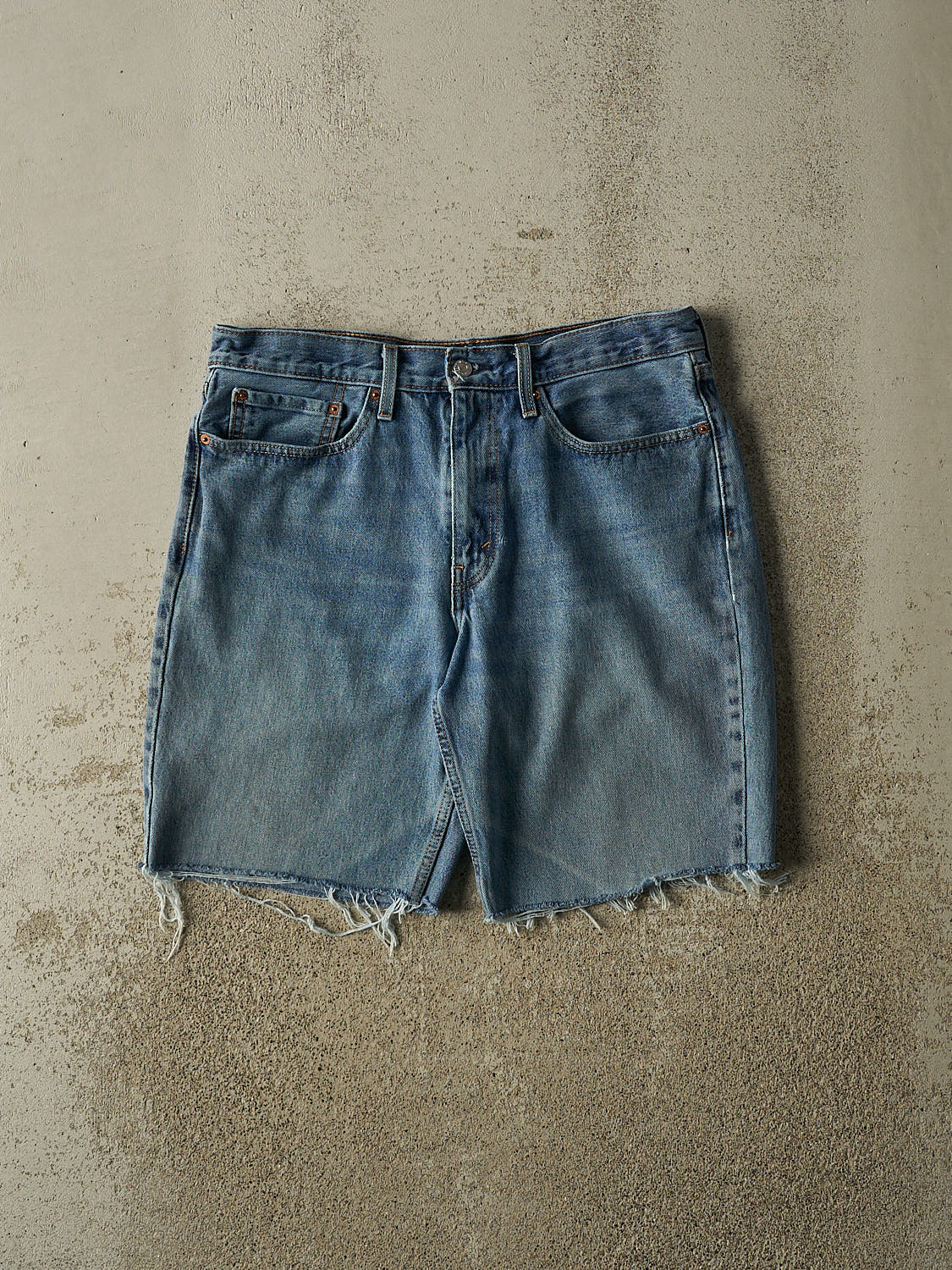 Vintage Y2K Mid Wash Levi's 550 Cut Off Jean Shorts (34x9)