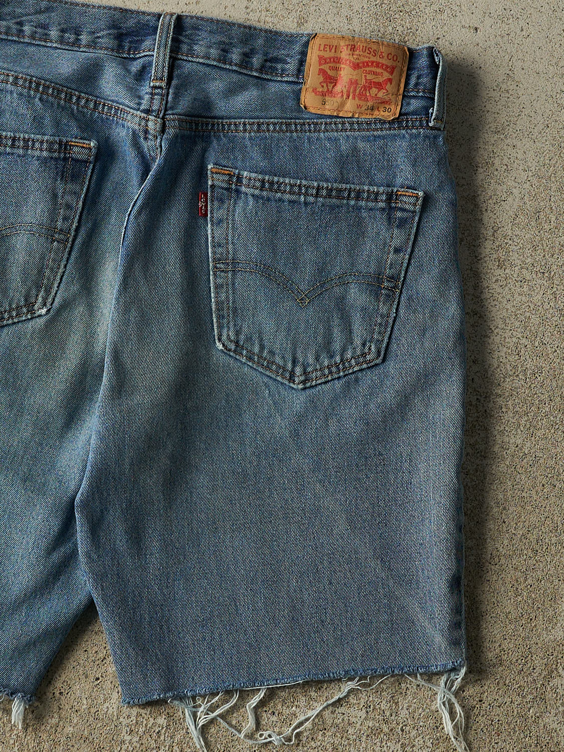 Vintage Y2K Mid Wash Levi's 550 Cut Off Jean Shorts (34x9)