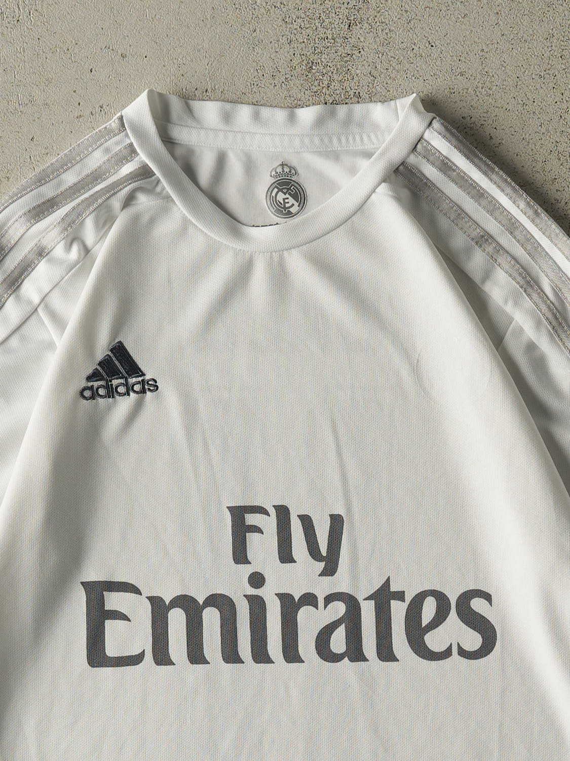 Vintage Y2K White Real Madrid #11 Gareth Bale Soccer Jersey (M)