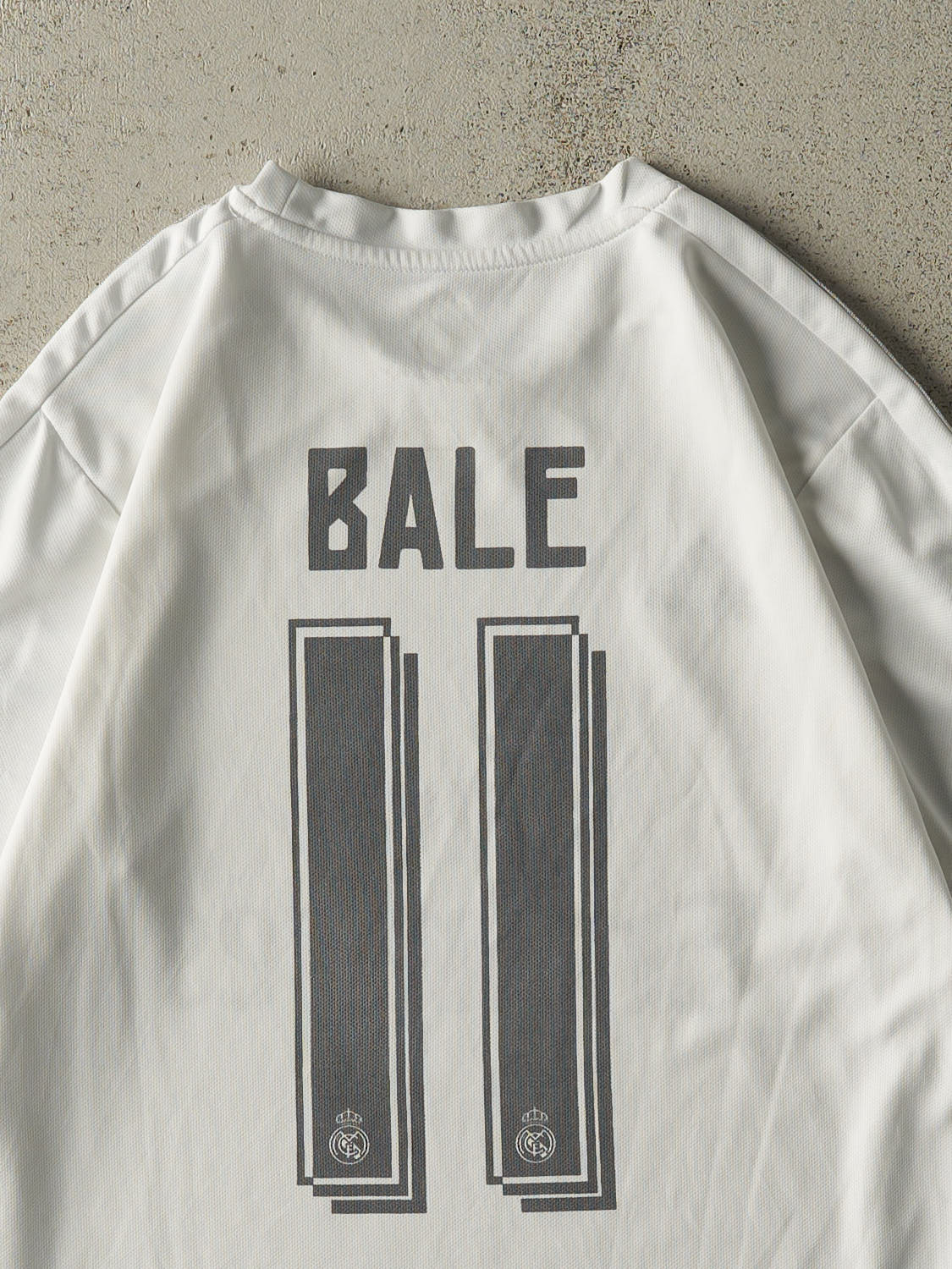 Vintage Y2K White Real Madrid #11 Gareth Bale Soccer Jersey (M)
