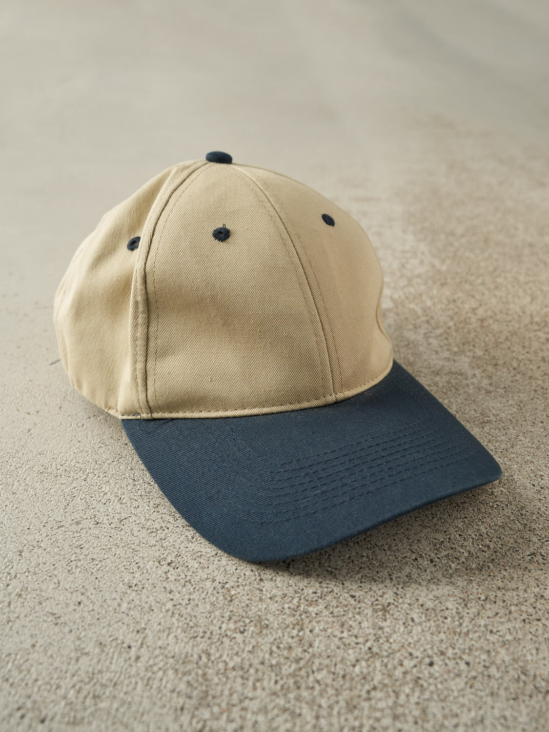 Vintage 90s Beige & Navy Blank Strapback (O/S)