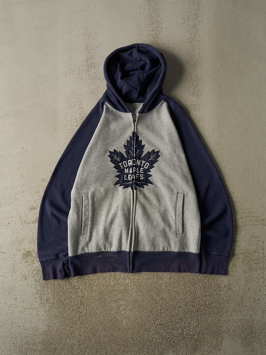 Vintage Y2K Grey Toronto Maple Leafs Zip Up Hoodie (XL)