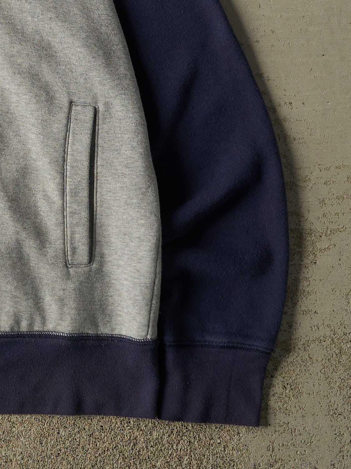Vintage Y2K Grey Toronto Maple Leafs Zip Up Hoodie (XL)