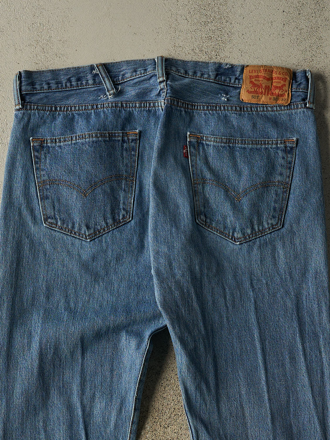 Vintage 90s Mid Wash Levi's 501 Jeans (38x30.5)