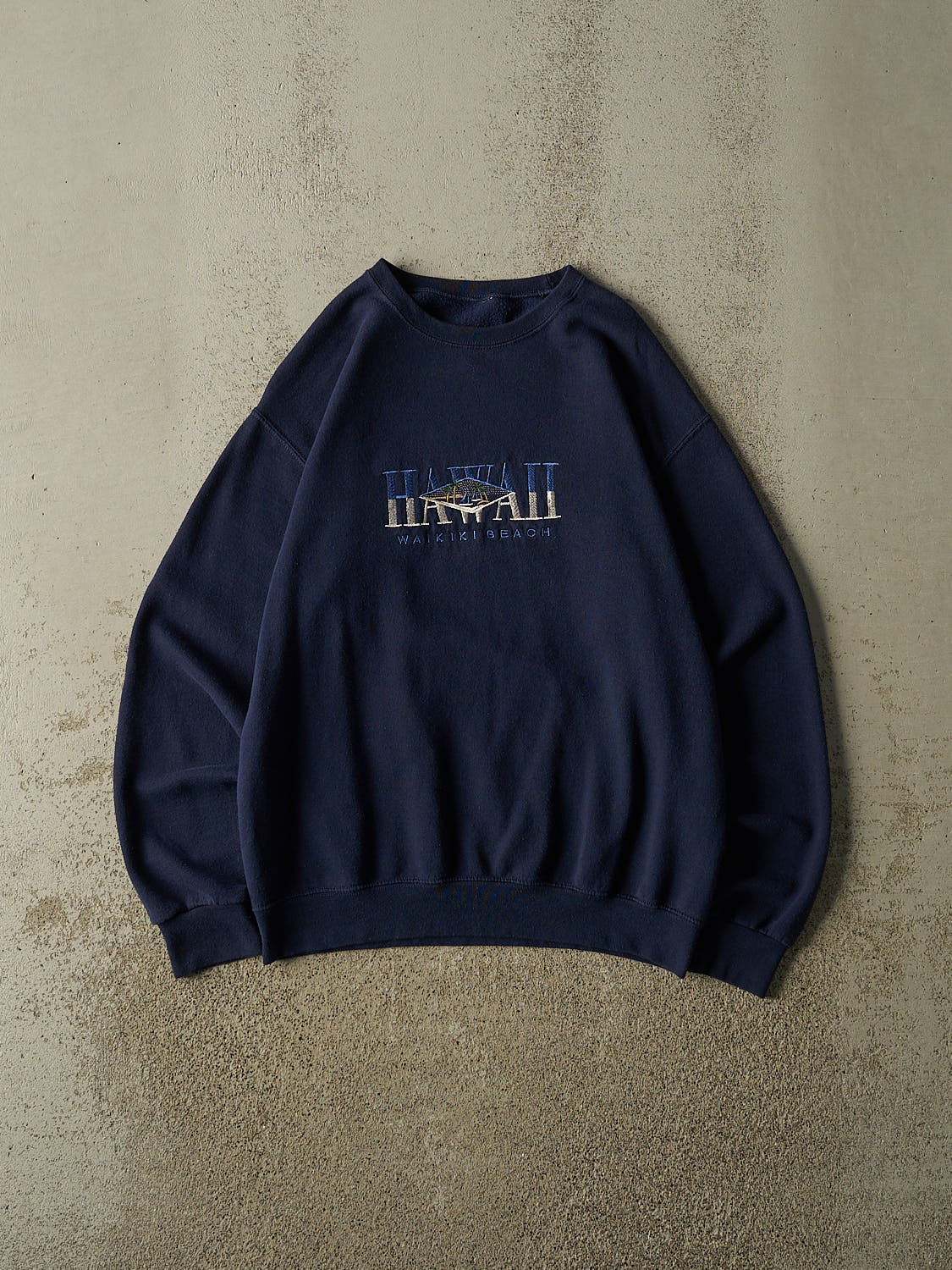 Vintage 90s Navy Blue Hawaii Waikiki Beach Embroidered Crewneck (M)