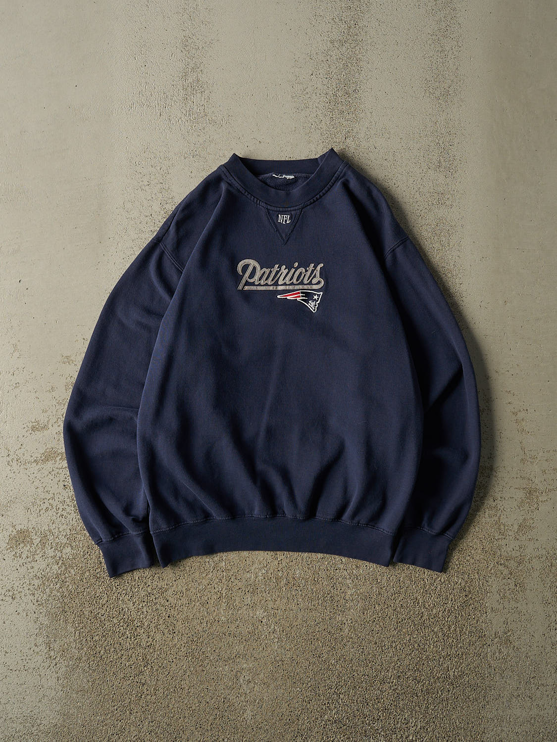 Vintage Y2K Navy Blue New England Patriots Embroidered Crewneck (M)