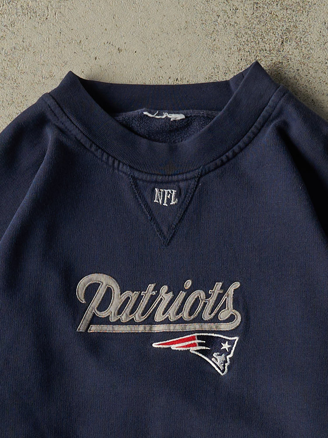 Vintage Y2K Navy Blue New England Patriots Embroidered Crewneck (M)