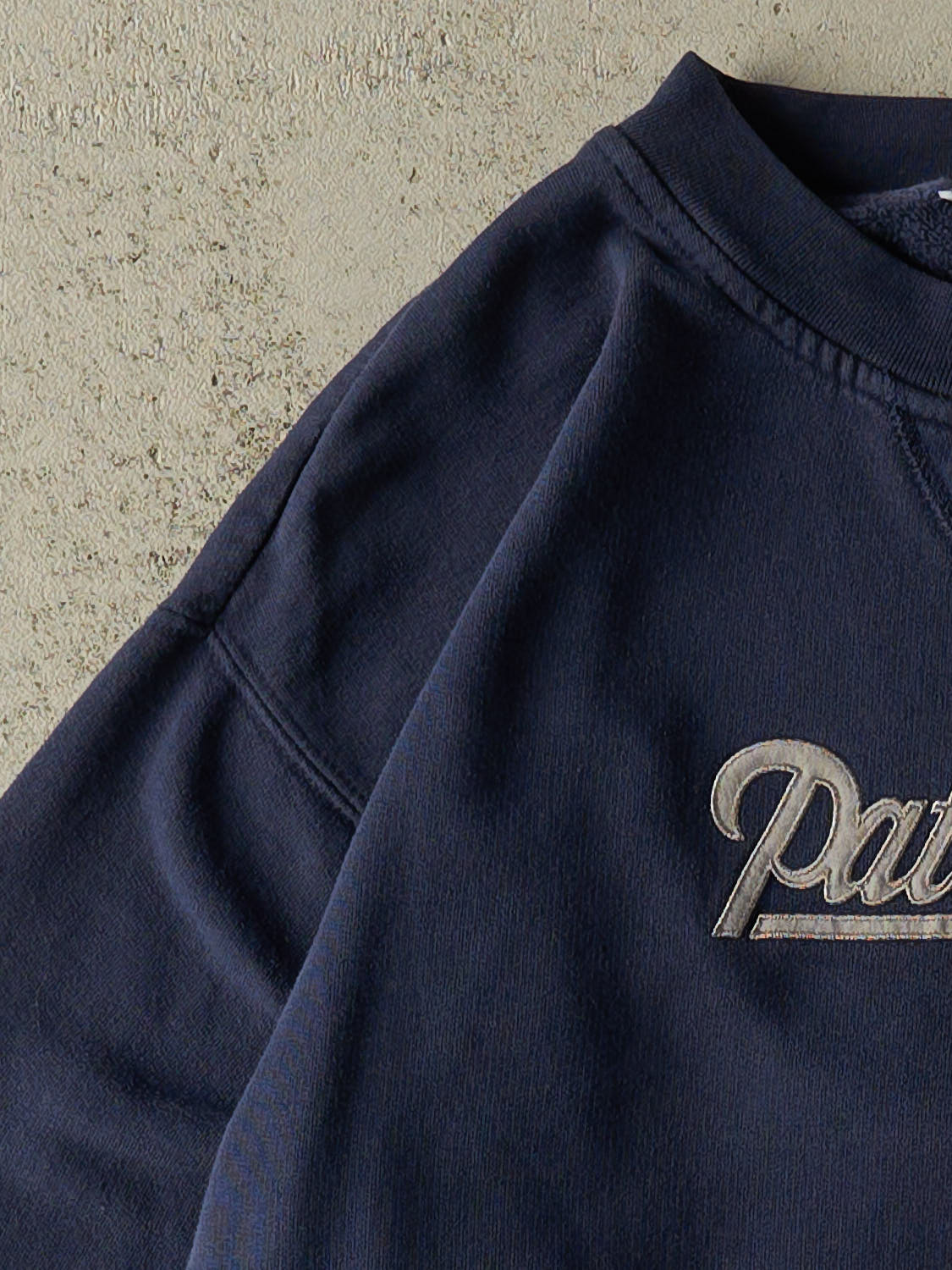 Vintage Y2K Navy Blue New England Patriots Embroidered Crewneck (M)