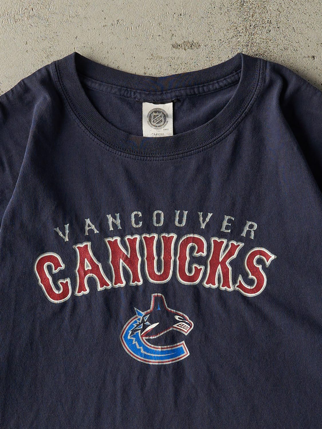 Vintage Y2K Navy Blue Vancouver Canucks Tee (L/XL)